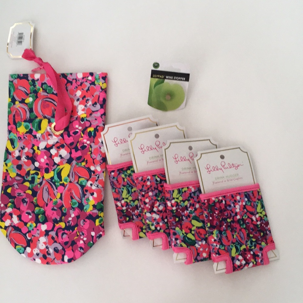 🌴Lilly Pulitzer Wine Tote, Huggers, & Stopper